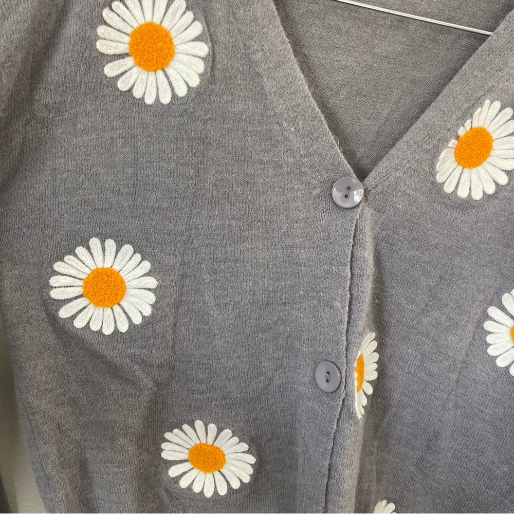 Women’s Warm Daisy Flower Cardigan Sweater Long Sleeve V-Neck Cropped Size S - Picture 9 of 9
